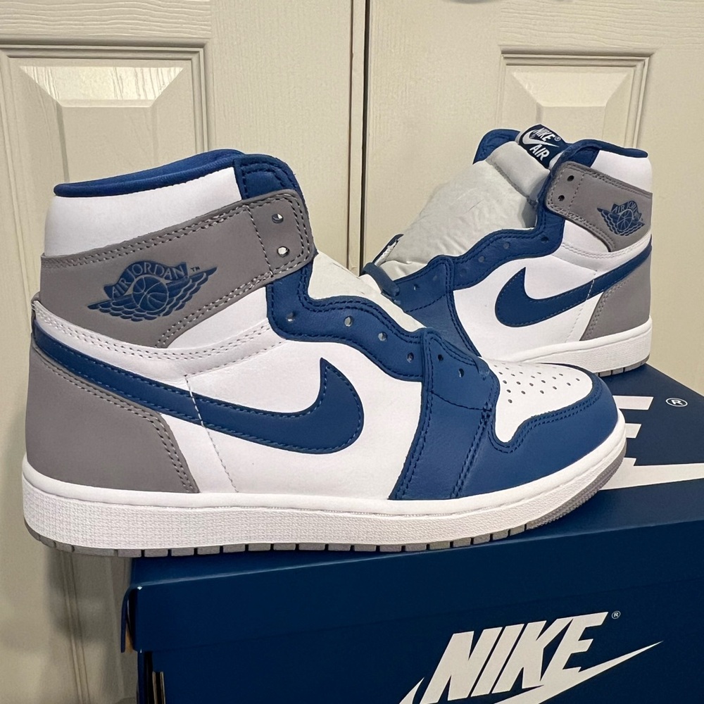 AIR JORDAN 1 RETRO HIGH OG 'TRUE BLUE'